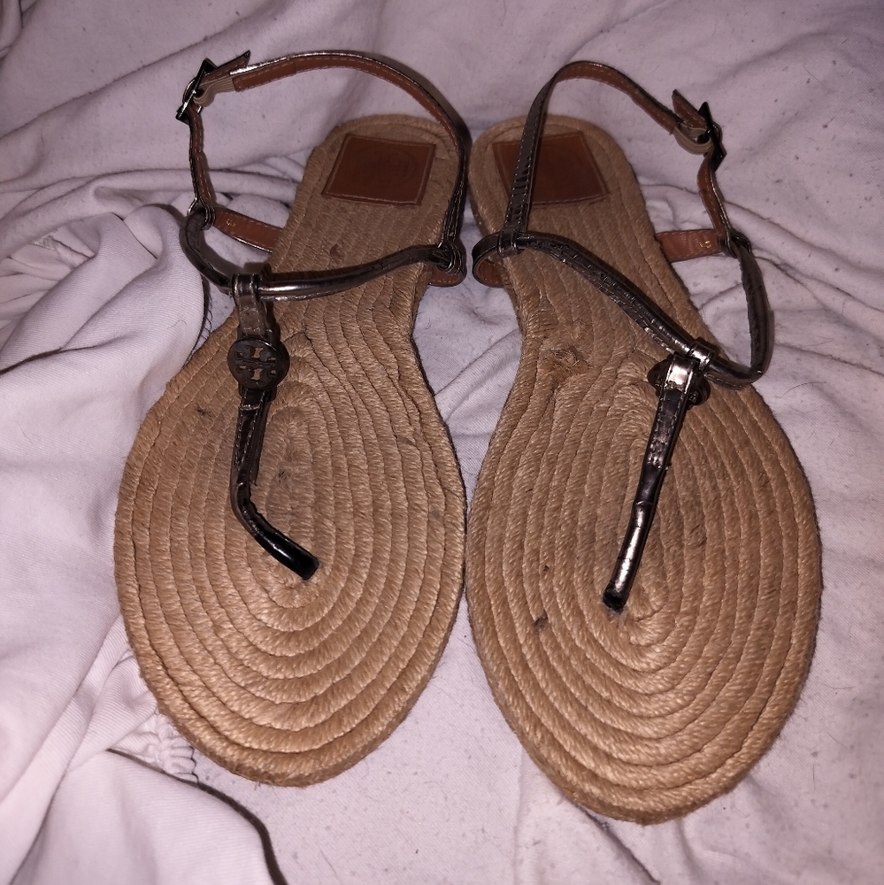 Tory Burch Pewter T Strap sandals. Sz 8